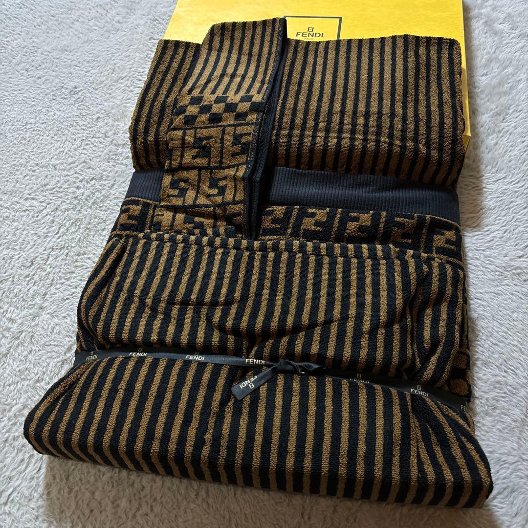 FENDI フェンディ タオルケット ズッカ柄 未使用自宅保管品 - メルカリ