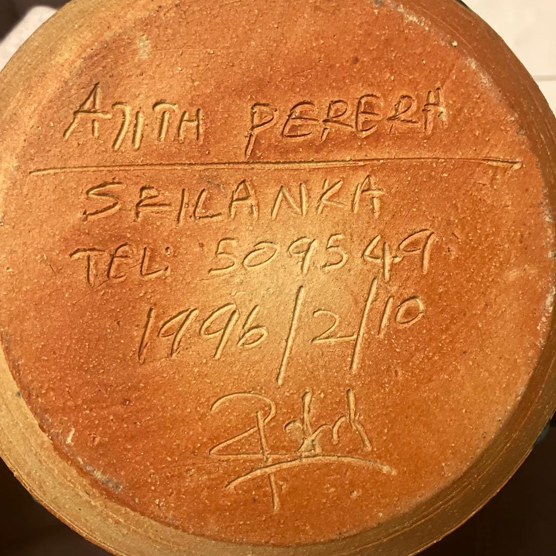 90 年代スリランカ作家Ajith さんが手掛けた雰囲気抜群の花瓶