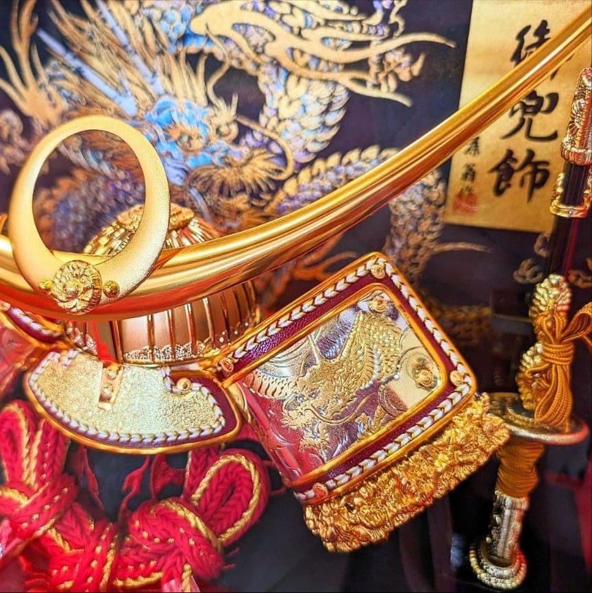 五月人形 兜飾り アクリルケース 上杉謙信 龍 彫金 木製 金色 子どもの日