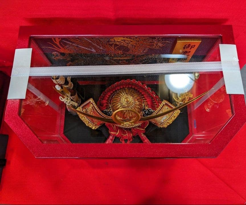 五月人形 兜飾り アクリルケース 上杉謙信 龍 彫金 木製 金色 子どもの日