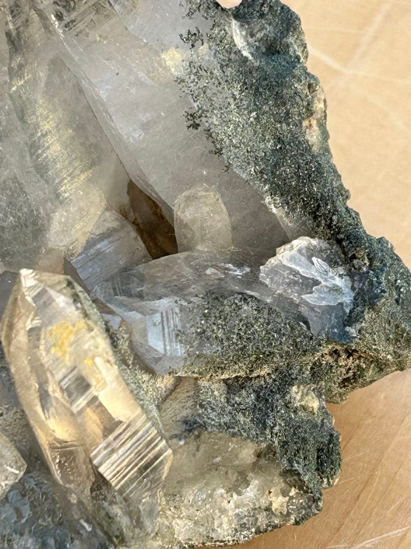 ネパールガネッシュヒマール産AAAAAヒマラヤ‼️モスクォーツ緑泥石クローライト