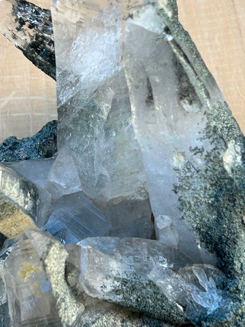 ネパールガネッシュヒマール産AAAAAヒマラヤ‼️モスクォーツ緑泥石クローライト