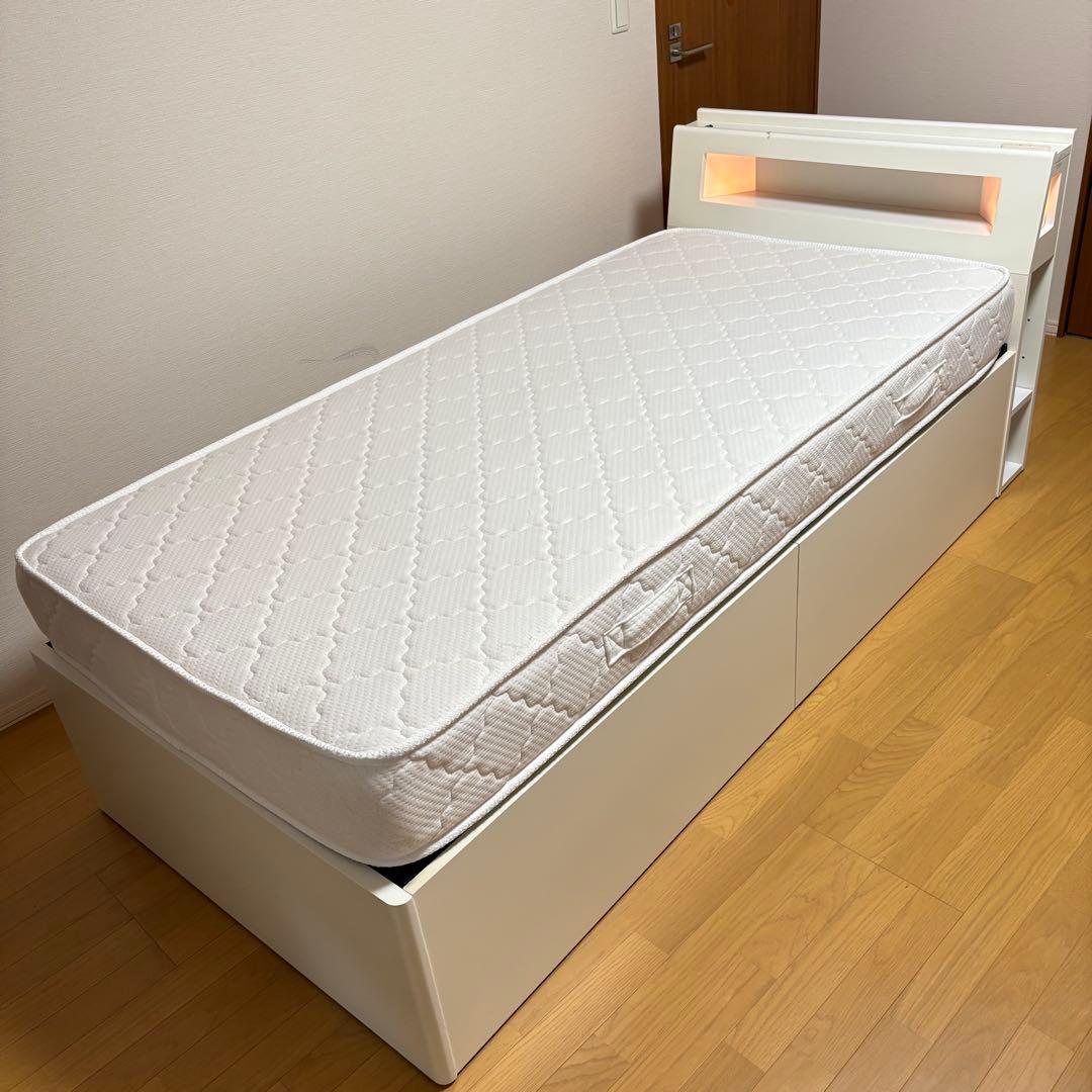 収納付きベッド　シングルサイズ　リアスター　モダンライト・コンセント付き