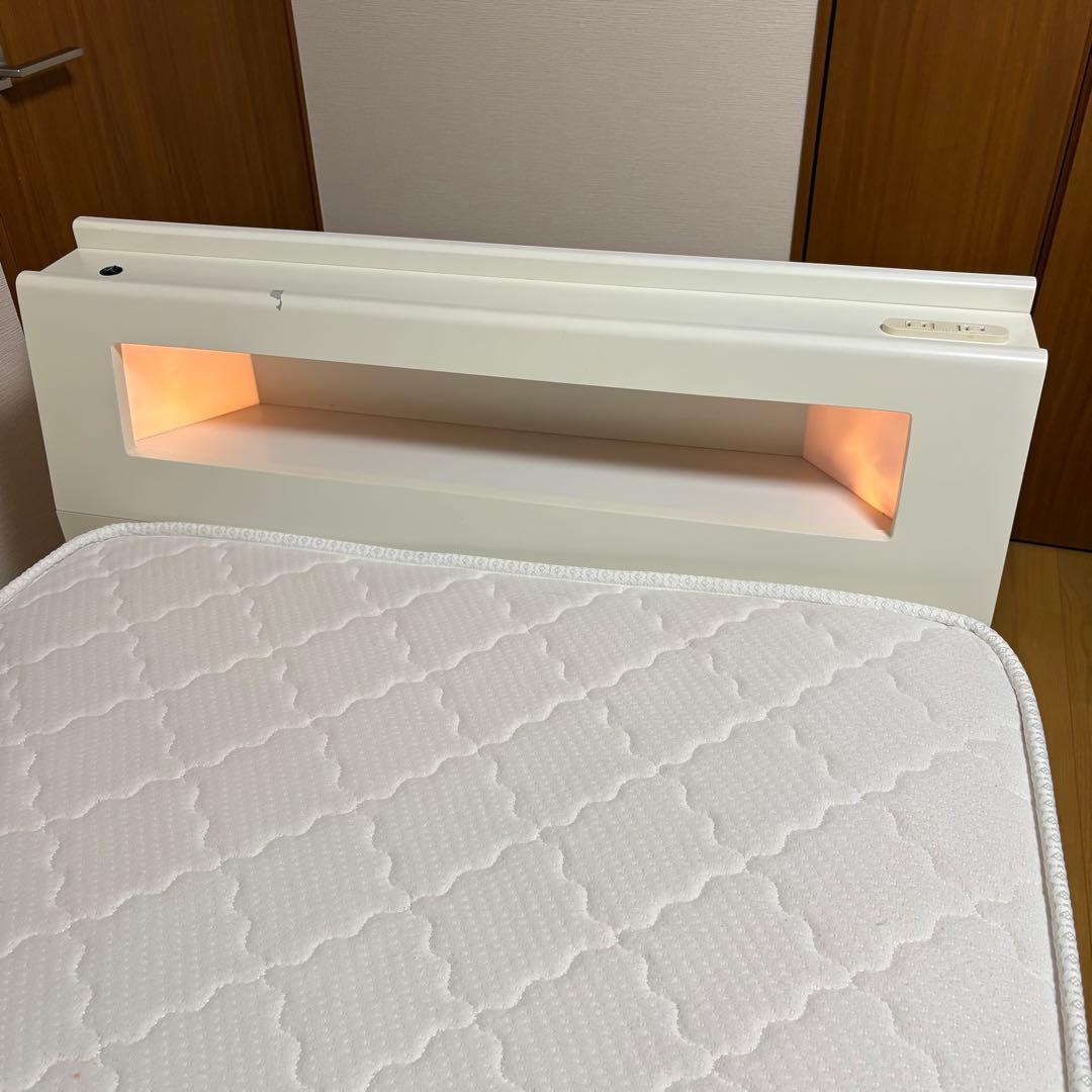 収納付きベッド　シングルサイズ　リアスター　モダンライト・コンセント付き