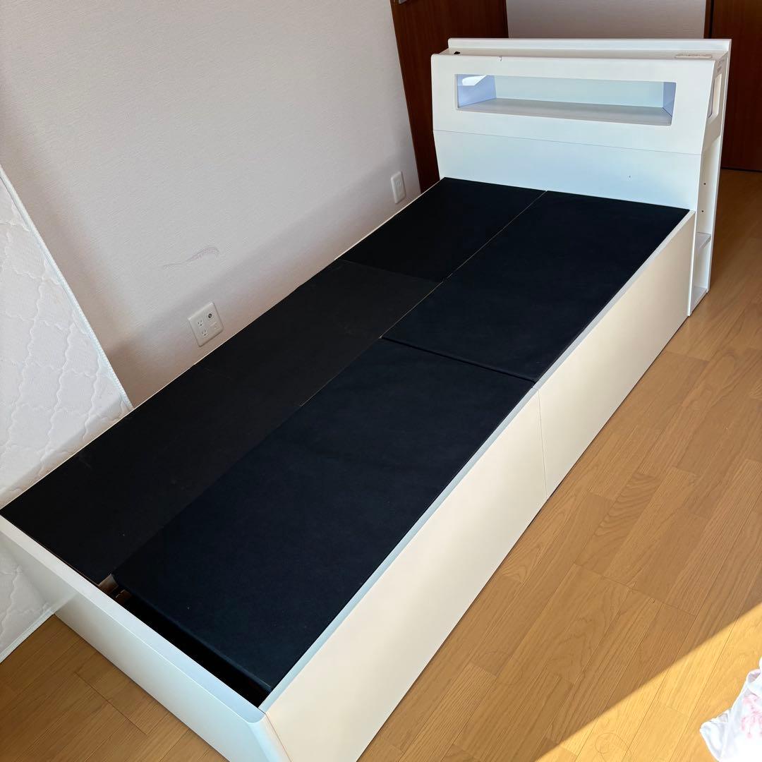 収納付きベッド　シングルサイズ　リアスター　モダンライト・コンセント付き
