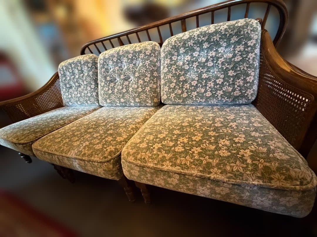 カリモク ソファ 3人掛け ラタン アームソファ レトロコロニアル　ファブリック