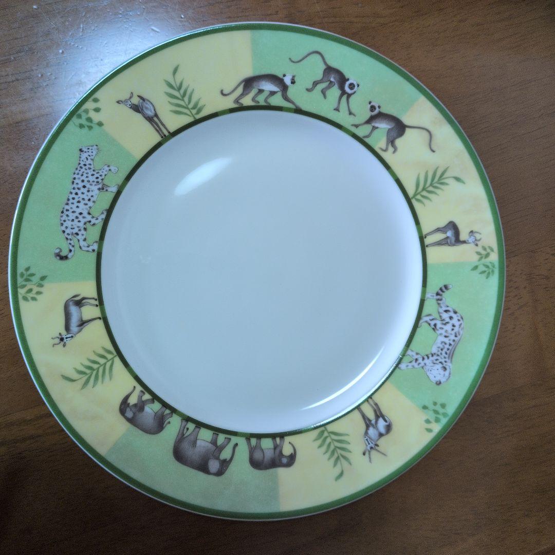 エルメスのアフリカというお皿とカップ＆ソーサー