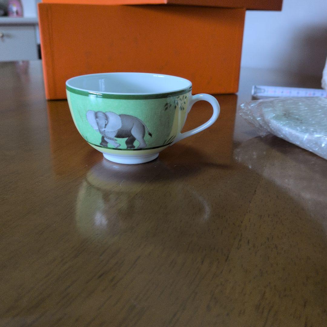 エルメスのアフリカというお皿とカップ＆ソーサー