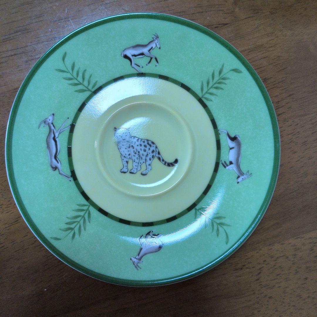 エルメスのアフリカというお皿とカップ＆ソーサー