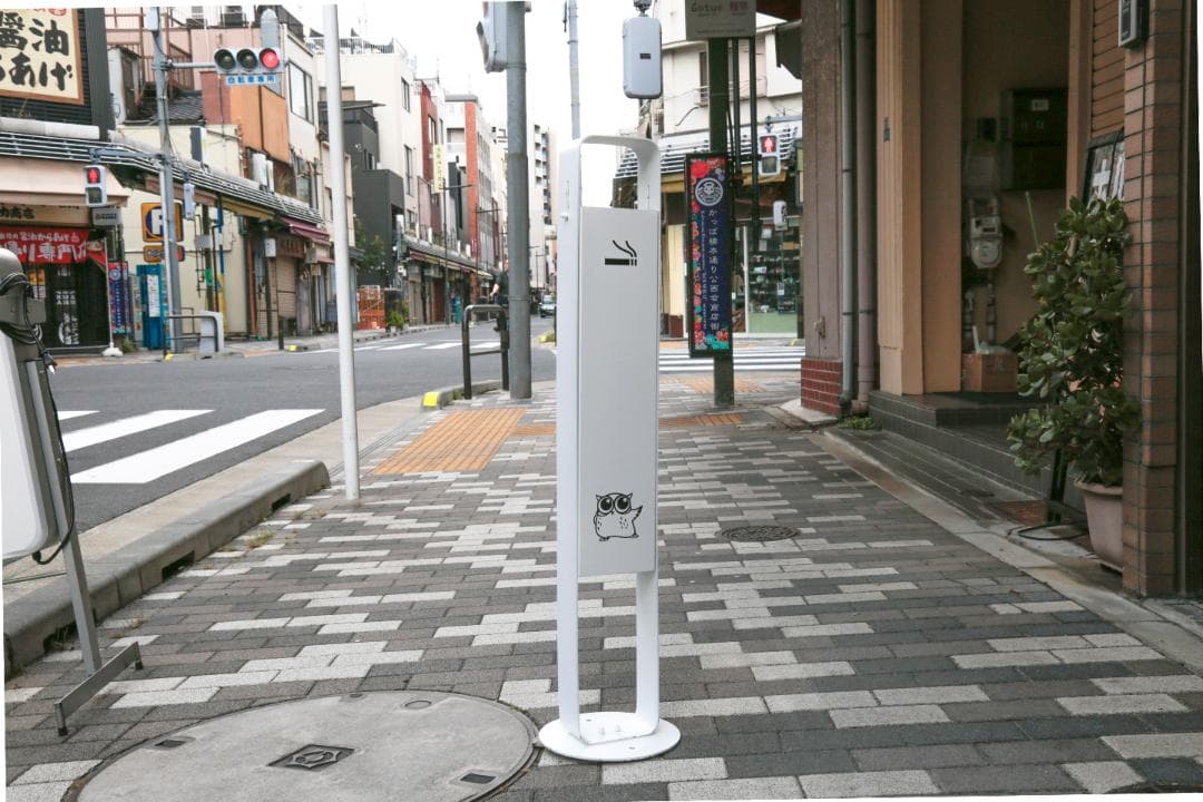 ☆値下げ、訳あり☆ オシャレ！スタンド 灰皿 角 ホワイト　大容量