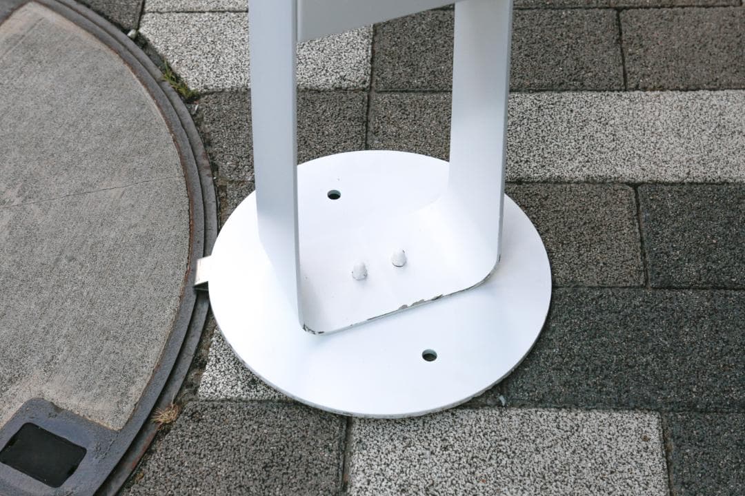 ☆値下げ、訳あり☆ オシャレ！スタンド 灰皿 角 ホワイト　大容量