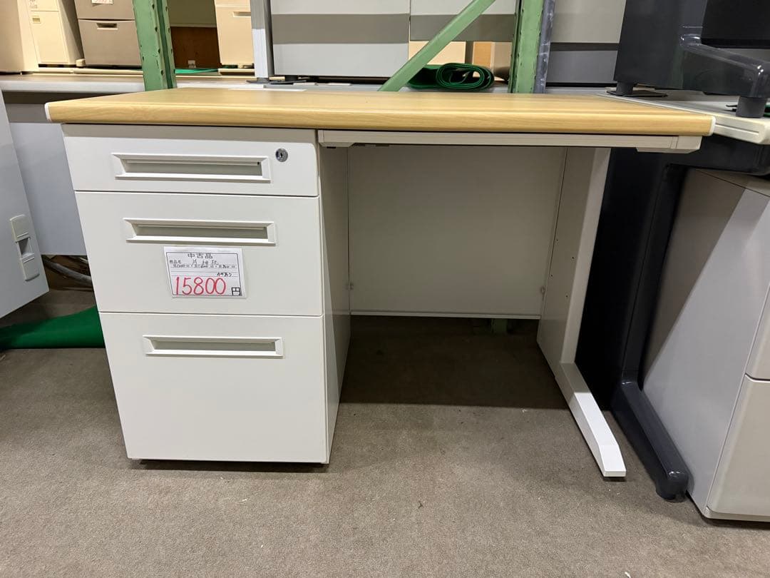 片袖デスクトヨスチール　鍵付き　幅100 奥60 高さ70cm コンパクト　机