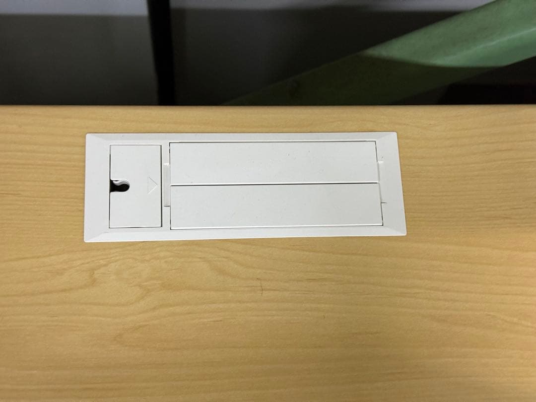 片袖デスクトヨスチール　鍵付き　幅100 奥60 高さ70cm コンパクト　机