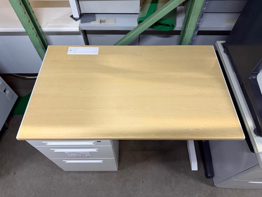 片袖デスクトヨスチール　鍵付き　幅100 奥60 高さ70cm コンパクト　机