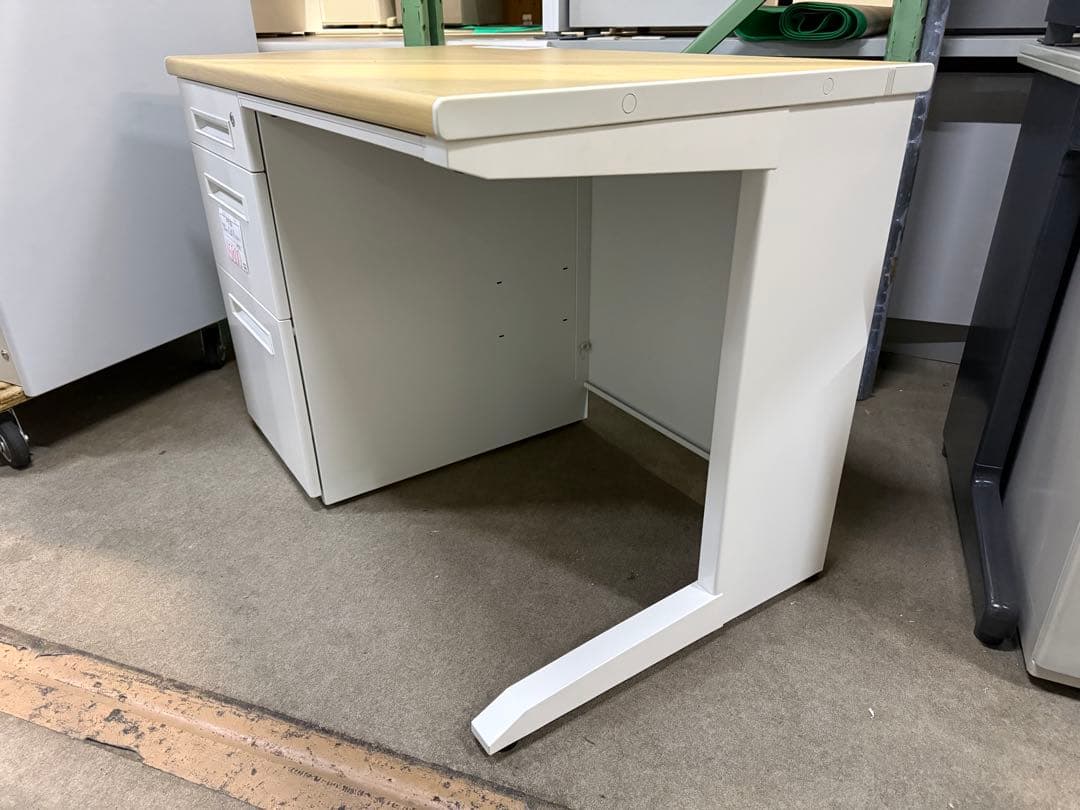 片袖デスクトヨスチール　鍵付き　幅100 奥60 高さ70cm コンパクト　机