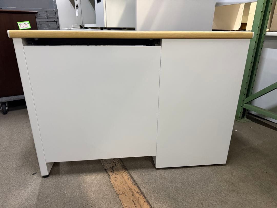 片袖デスクトヨスチール　鍵付き　幅100 奥60 高さ70cm コンパクト　机