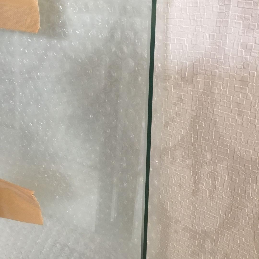 ガラスの板　サイドボード様、　テーブルの上ガラスクリア￼