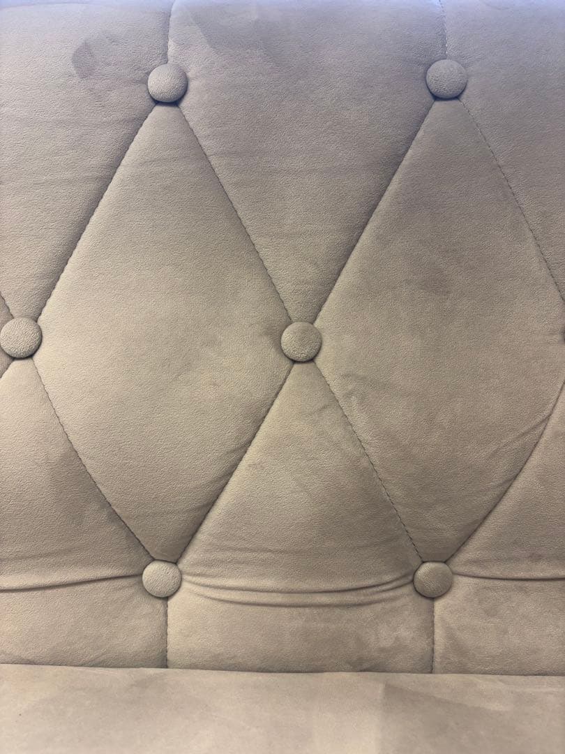 グレー 2人掛けソファ ボタン留めデザイン