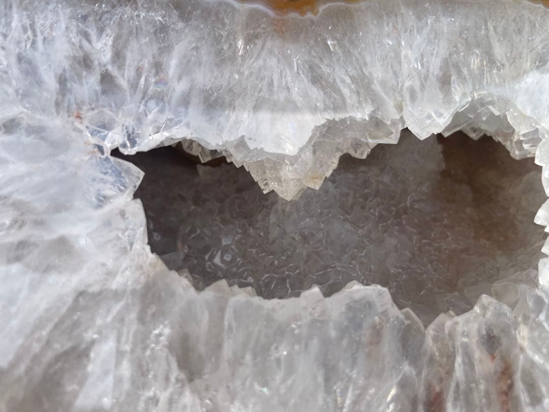 最終値下げ‼️トレジャーめのう 木製台座付き　ジオード　瑪瑙