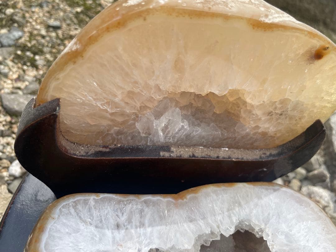 最終値下げ‼️トレジャーめのう 木製台座付き　ジオード　瑪瑙