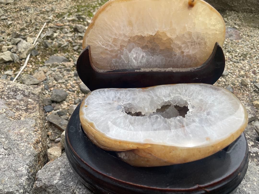 最終値下げ‼️トレジャーめのう 木製台座付き　ジオード　瑪瑙