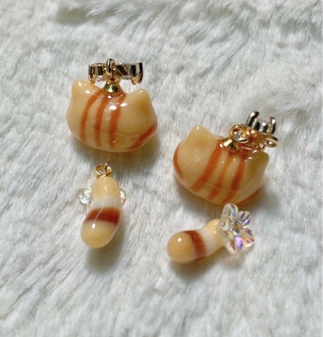 ちまっと♡茶トラハチワレ猫風　しっぽゆらゆら♡ピアス/イヤリング✩*॰¨