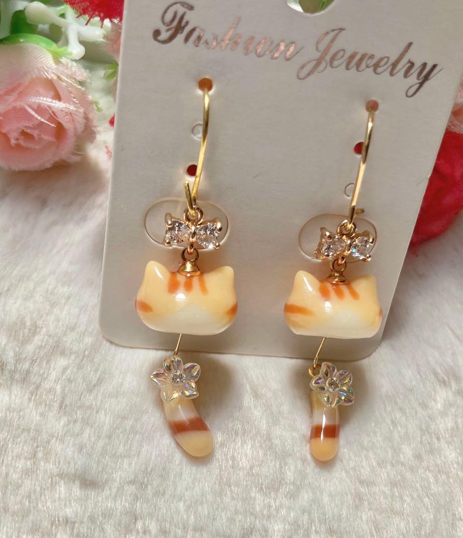 ちまっと♡茶トラハチワレ猫風　しっぽゆらゆら♡ピアス/イヤリング✩*॰¨