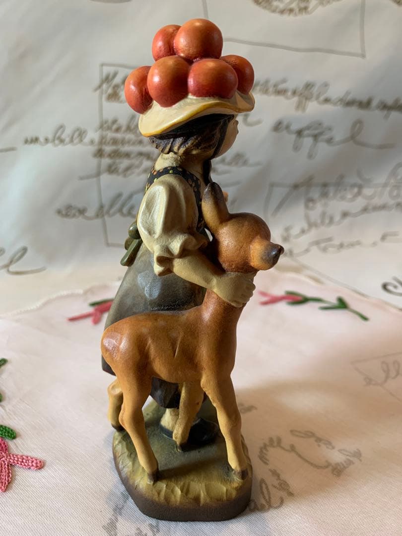 ANRIアンリ人形　15.5㎝の民族衣装着たバンビと一緒の女の子！可愛いです！