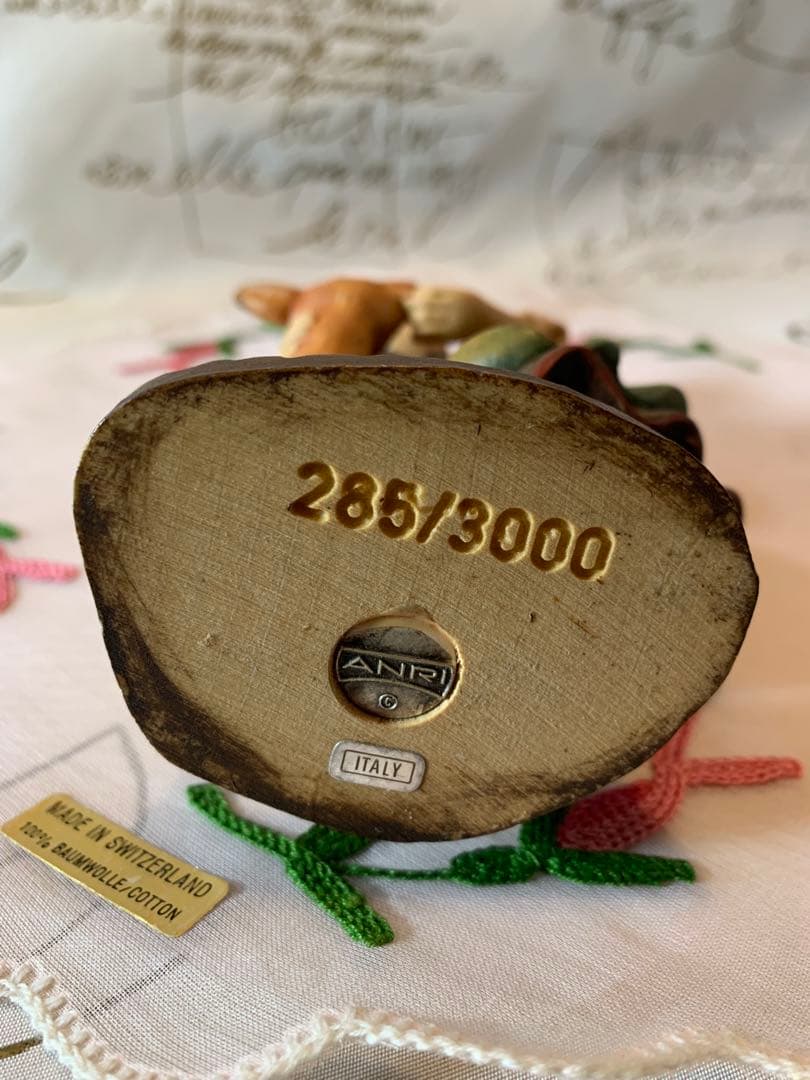 ANRIアンリ人形　15.5㎝の民族衣装着たバンビと一緒の女の子！可愛いです！