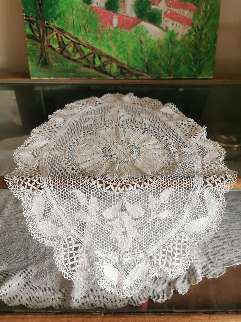 アンティークマルチーズレースドイリー48㎝ 上品なエクリュ ボビン編マルタ十字✠