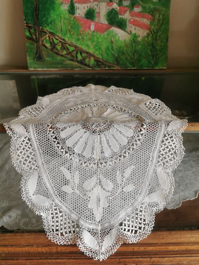 アンティークマルチーズレースドイリー48㎝ 上品なエクリュ ボビン編マルタ十字✠