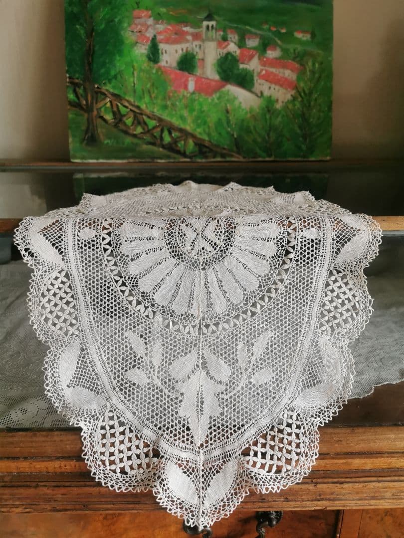 アンティークマルチーズレースドイリー48㎝ 上品なエクリュ ボビン編マルタ十字✠