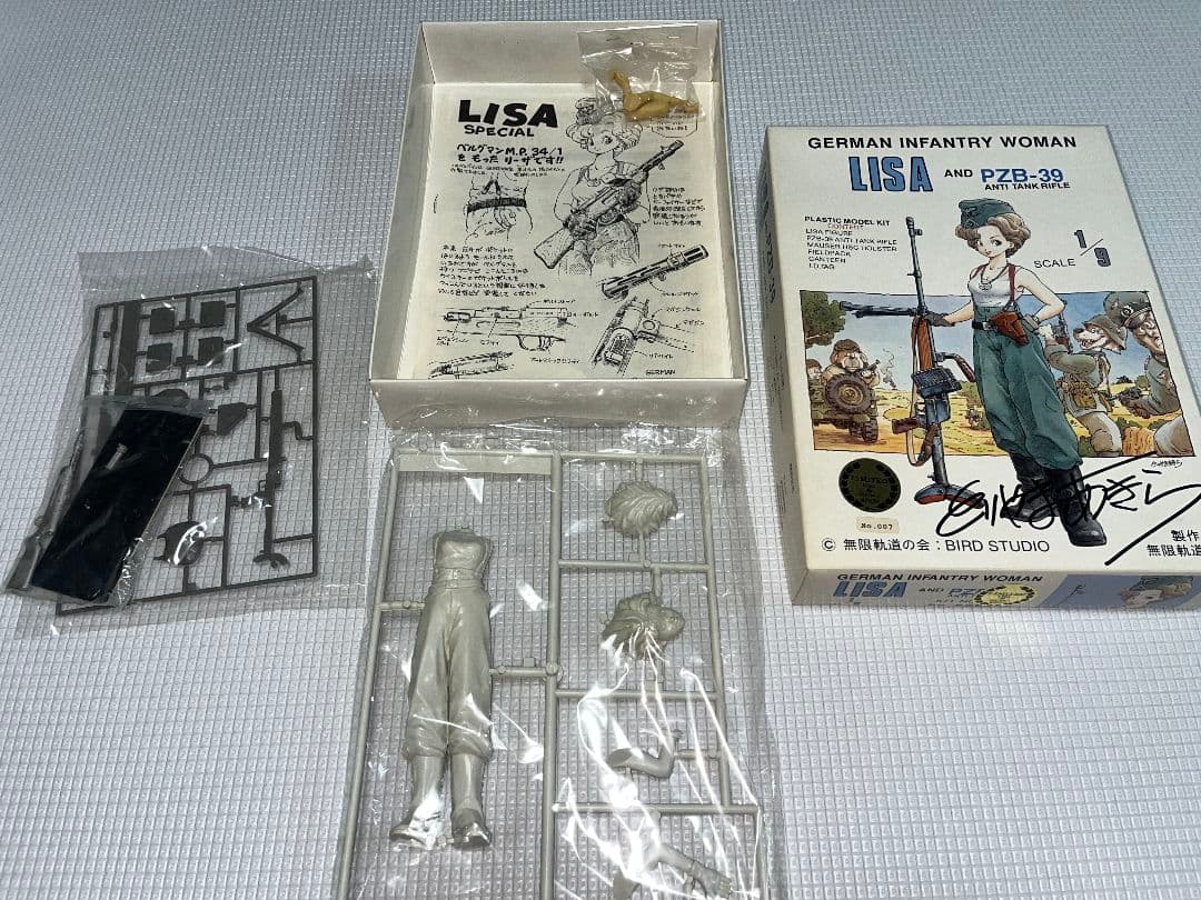 LISA and PZB-39 直筆サイン入り シリアルナンバー[007] - メルカリ