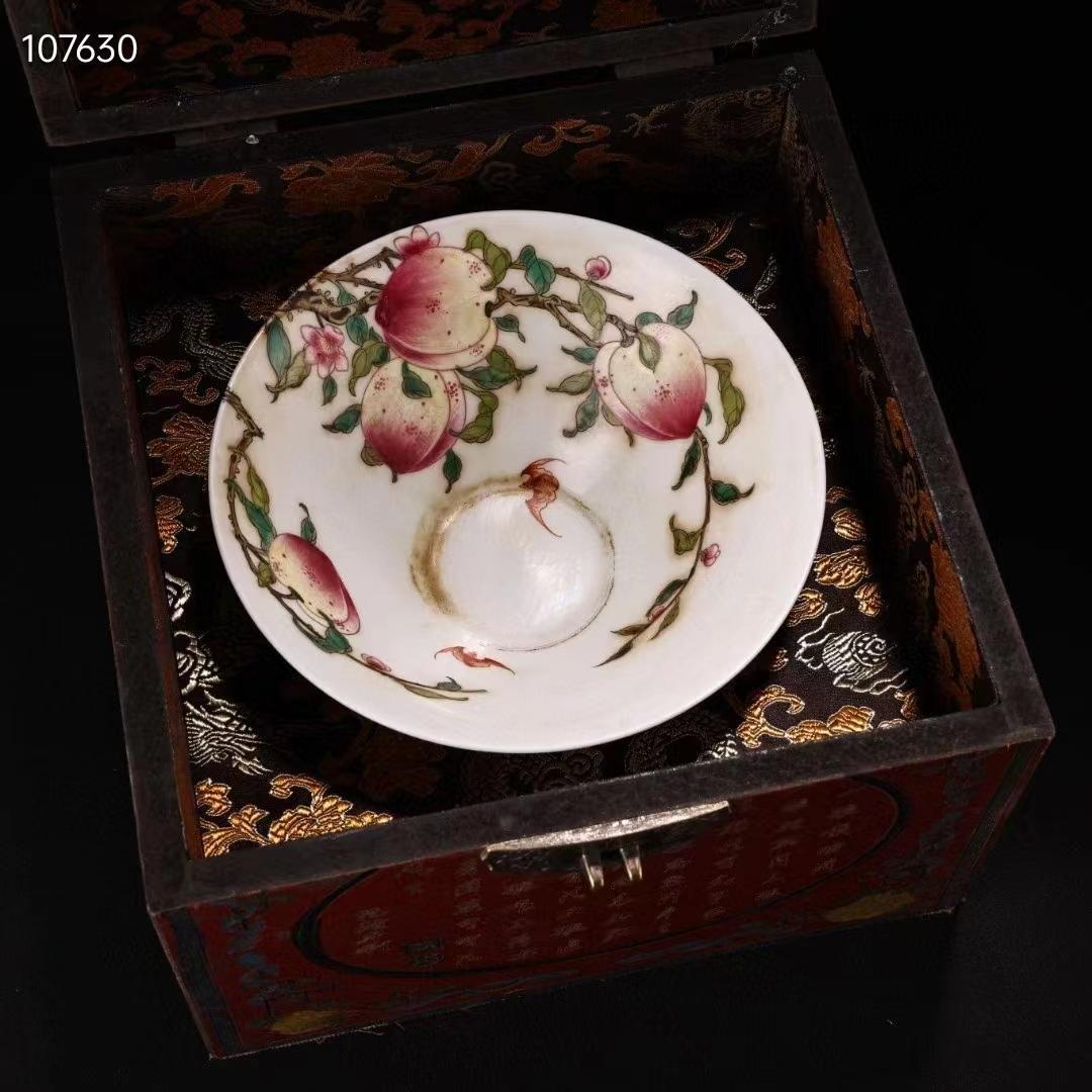 中国古美術・旧藏・古陶瓷品・手描き・粉彩・寿桃紋・瓷碗・彩繪・箱付