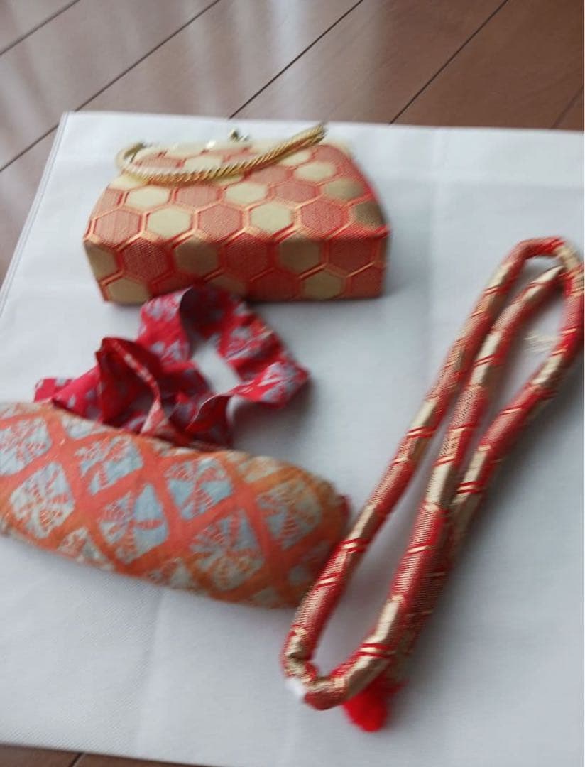 赤い絹の結び帯セット