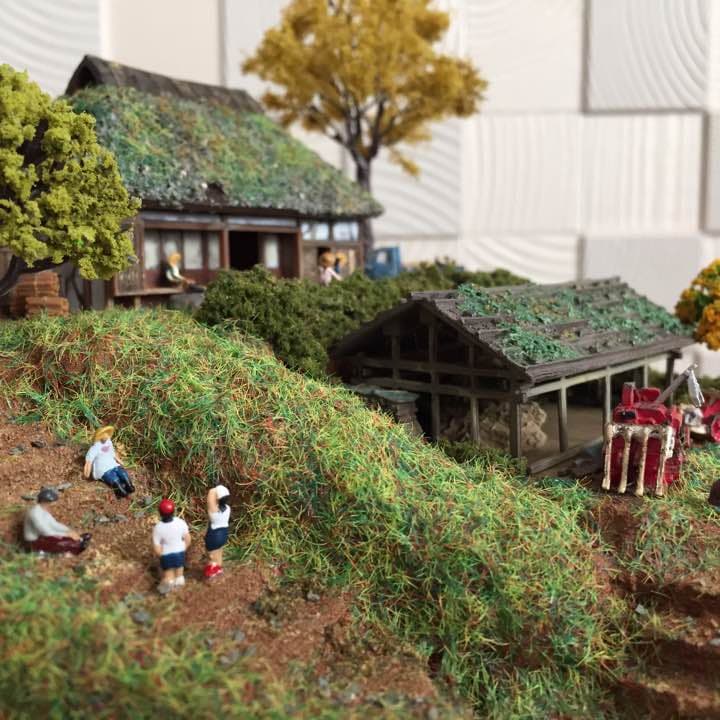 明るい農村。愉快な農村。