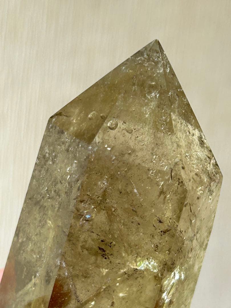 光を内包する景色 レインボー入り スモーキークォーツ オベリスク（一点もの）