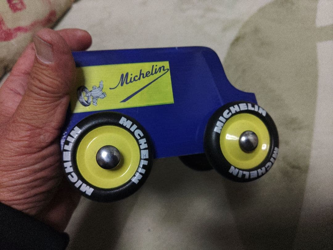 Michelin トラック型ミニカー