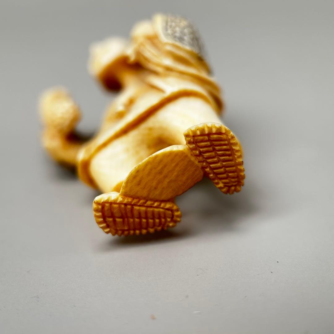 彫刻 人物像極上　根付　天然素材アンティーク骨董　飾り物古美術置物細密細工