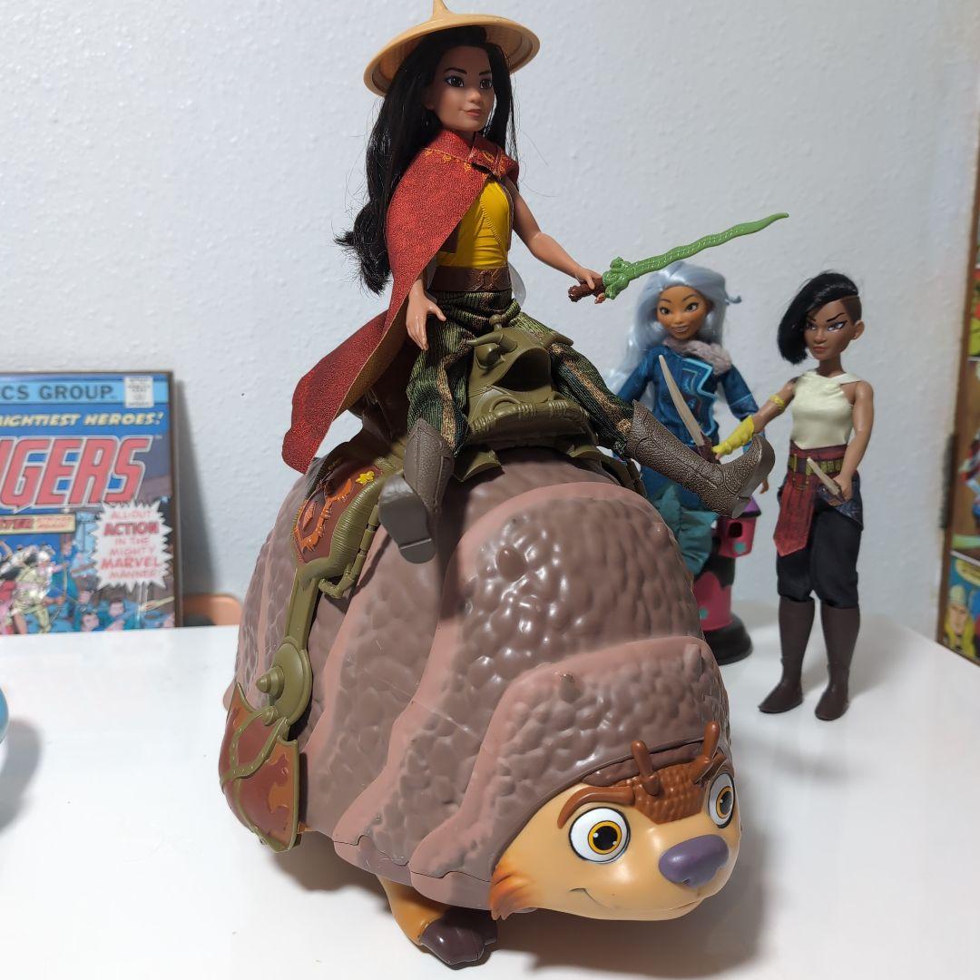 日本未発売 Disney トーキングラーヤとドラゴンの王国 フィギュアセット