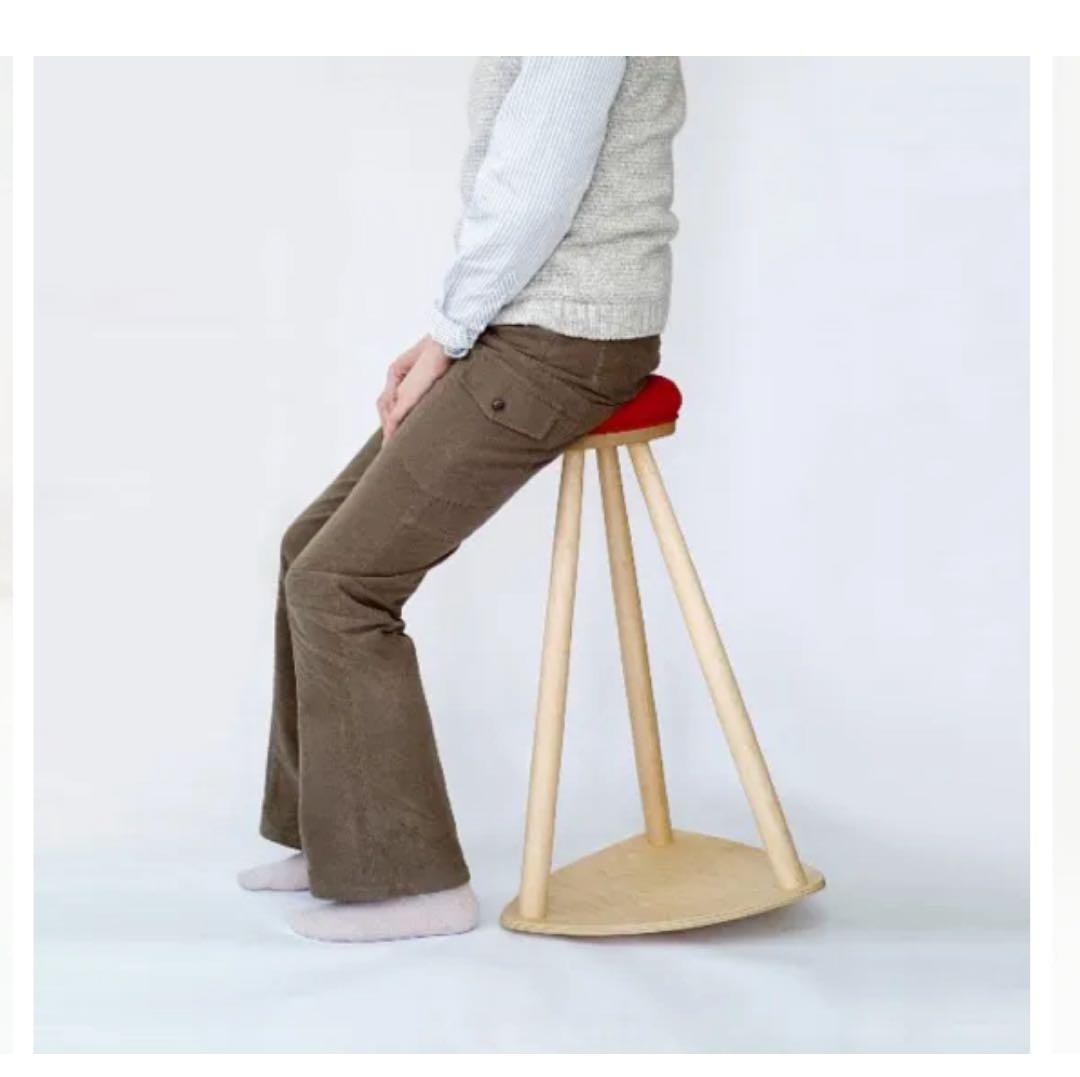 【cosin】赤い帽子のキッチンスツール 旭川家具　メープル　天然木