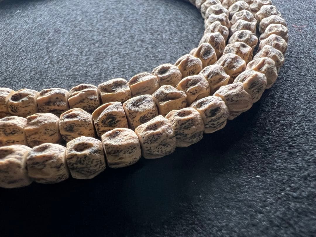 文玩堂：「ラトゥン寺産 多角形の百香子・鬼顔タイプ」