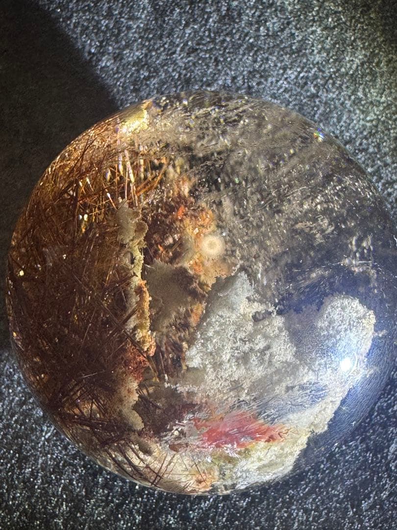 金運アップ！虹入りレッドルチルクォーツ ホワイトガーデン共生入り