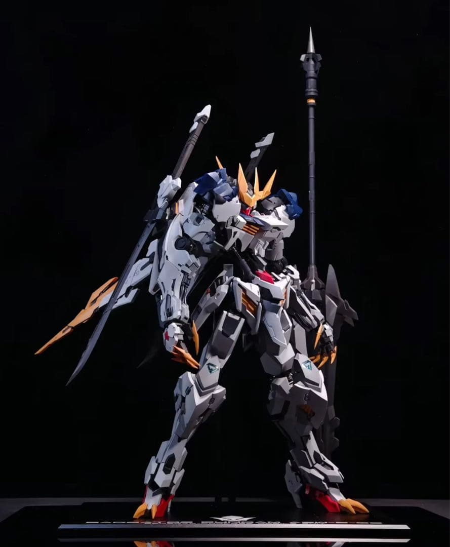 希少 新品 MG級プラモデル 1/100 ガンダムバルバトスルプスレクス 狼王