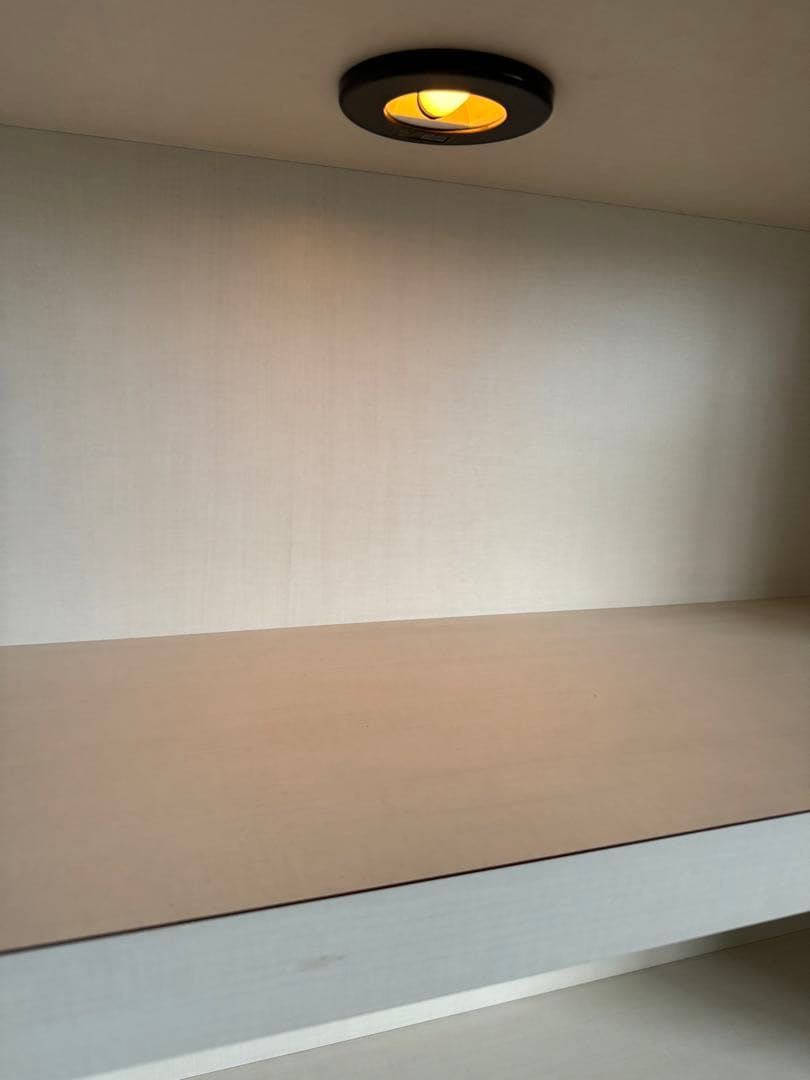 ホワイト木製オープンシェルフ 3段 ライト付エステサロン棚