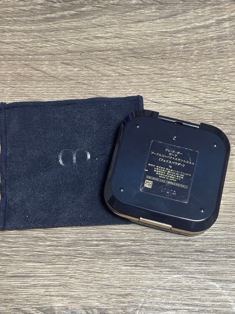 Clé de Peau Beauté プードルコンパクトエサンシエルn