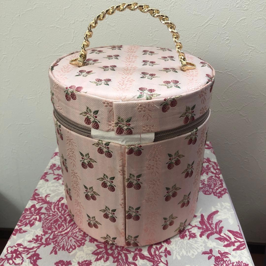 シルクの苺のラウンドBOX