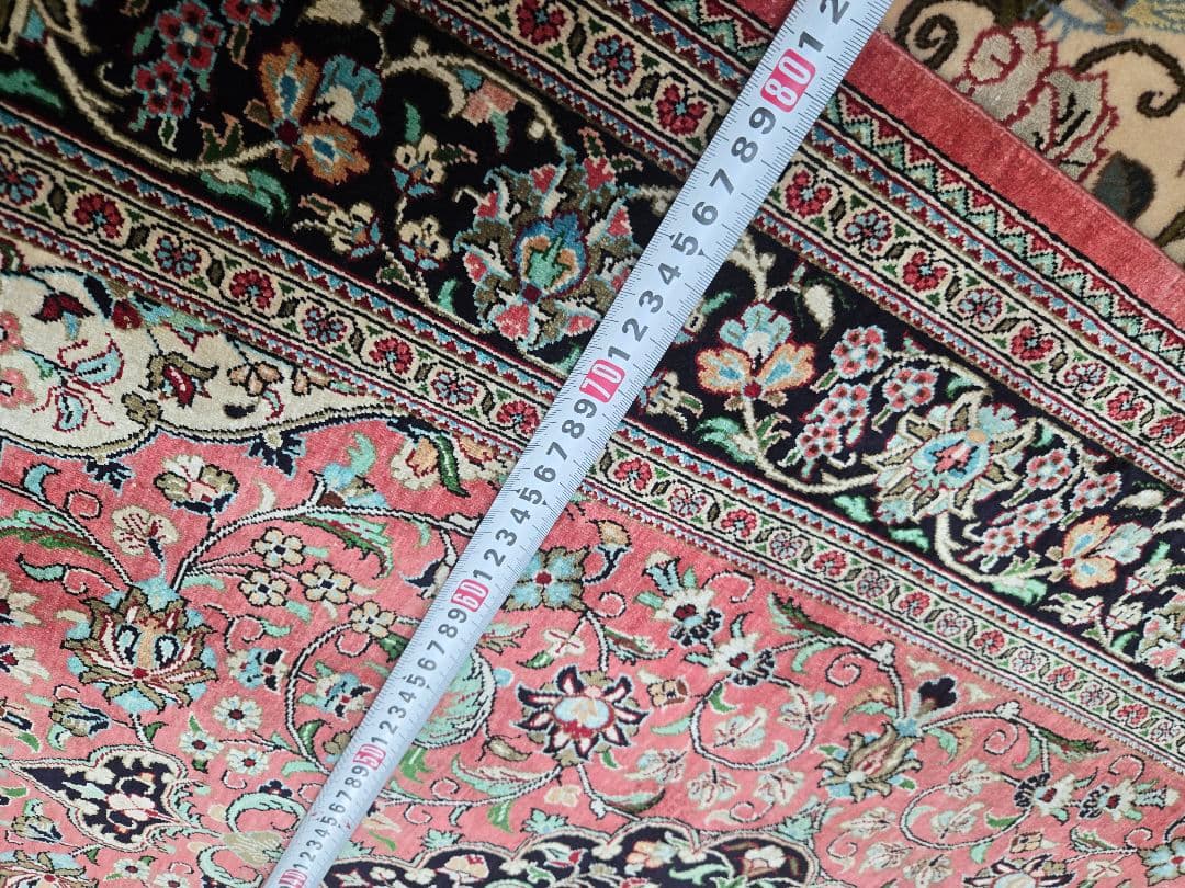 ペルシャ絨毯クム産100%シルク手織りサイズ:132cm×82cm