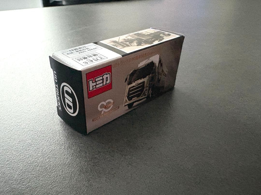 トミカ UDトラックス90周年記念ミニカー パーフェクトクオン非売品