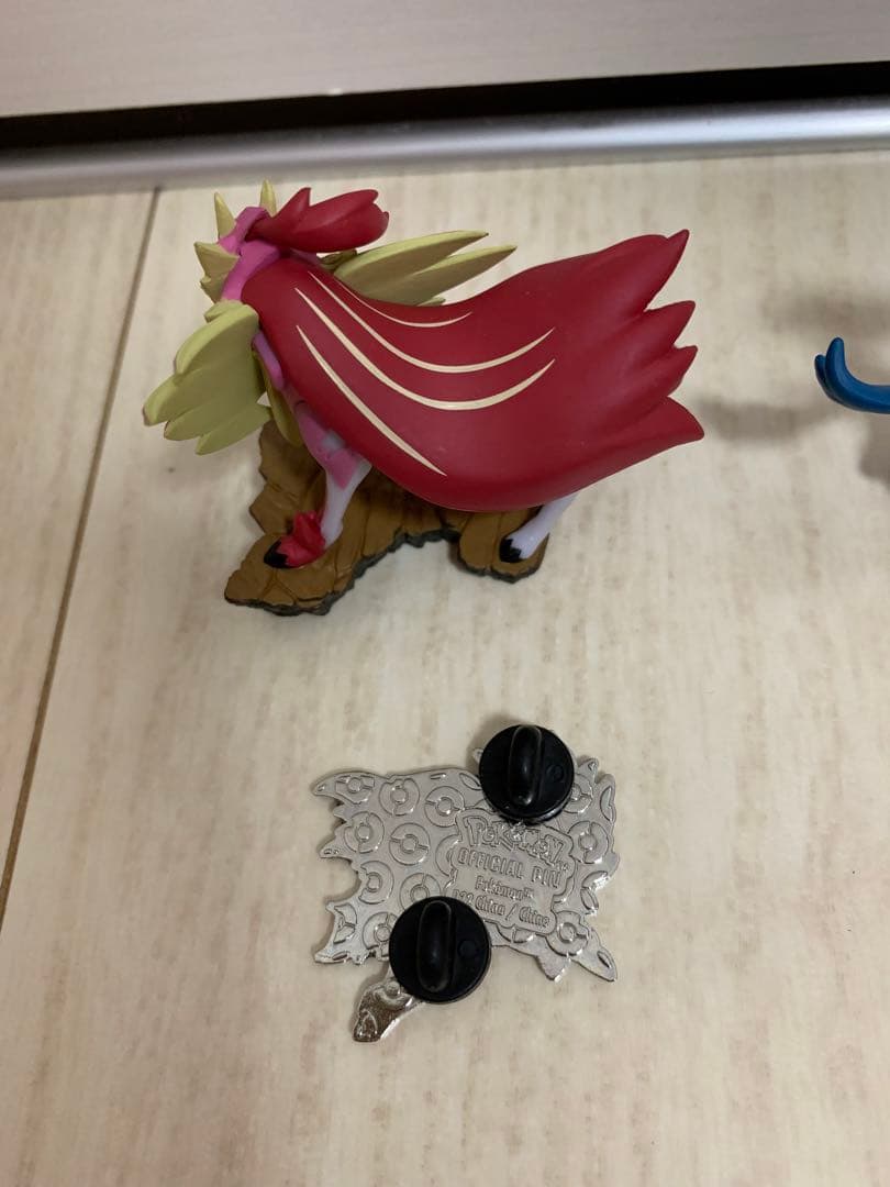 美品 海外版ポケモン ザシアン ザマゼンタ フィギュア ピンズ - メルカリ